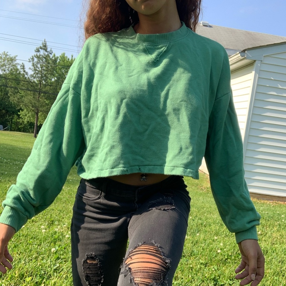 Green cropped sweater !